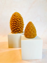 Load image into Gallery viewer, Pinecone Beeswax Candle