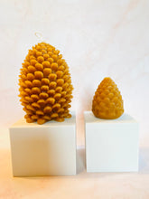 Load image into Gallery viewer, Pinecone Beeswax Candle