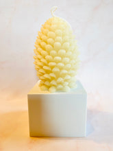 Load image into Gallery viewer, Pinecone Beeswax Candle