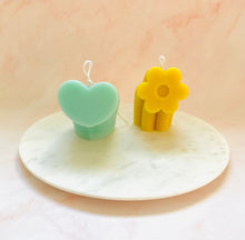 Load image into Gallery viewer, Shooting Flower Beeswax Candle