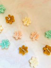 Load image into Gallery viewer, Snowflake Beeswax Candles - 3 Pack