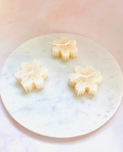 Load image into Gallery viewer, Snowflake Beeswax Candles - 3 Pack