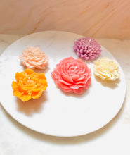Load image into Gallery viewer, 5 Pack Flower Beeswax Candles