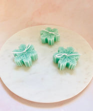 Load image into Gallery viewer, Snowflake Beeswax Candles - 3 Pack