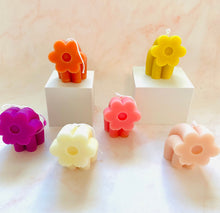 Load image into Gallery viewer, Shooting Flower Beeswax Candle