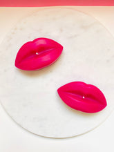 Load image into Gallery viewer, Fuschia Lips Beeswax Candles - 2 Pack
