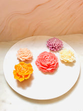 Load image into Gallery viewer, 5 Pack Flower Beeswax Candles