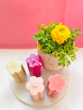 Load image into Gallery viewer, Flower Pillar Beeswax Candle