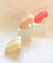 Load image into Gallery viewer, Shooting Heart Beeswax Candle