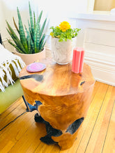 Load image into Gallery viewer, Flower Pillar Beeswax Candle