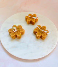 Load image into Gallery viewer, Snowflake Beeswax Candles - 3 Pack