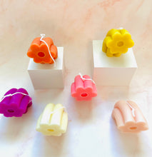 Load image into Gallery viewer, Shooting Flower Beeswax Candle