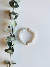 Load image into Gallery viewer, Quartz Essential Oil Diffuser Bracelet