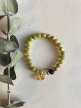 Load image into Gallery viewer, Jade & Lotus Essential Oil Diffuser Bracelet