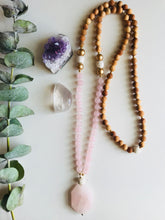 Load image into Gallery viewer, Rose Quartz & Rosewood Mala with Essential Oil Diffuser
