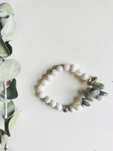 Load image into Gallery viewer, Jade & Labradorite Essential Oil Diffuser Bracelet
