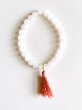 Load image into Gallery viewer, Dainty Jade Stretch Bracelet