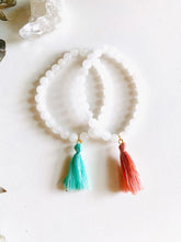 Load image into Gallery viewer, Dainty Jade Stretch Bracelet