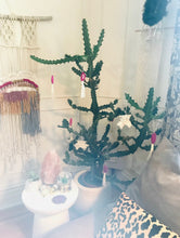 Load image into Gallery viewer, Agate Tassel Ornament - 3 Pack