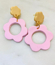 Load image into Gallery viewer, Pink Flower Earrings