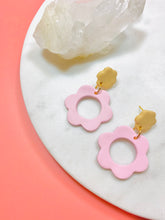 Load image into Gallery viewer, Pink Flower Earrings