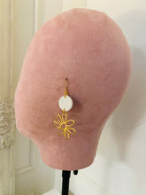 Load image into Gallery viewer, White & Daisy Pendant Earrings
