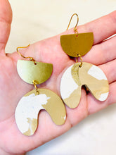 Load image into Gallery viewer, Golden Arch Earrings