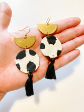 Load image into Gallery viewer, Black Fleck & Brass Earrings