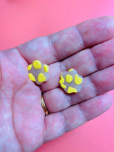 Load image into Gallery viewer, Yellow Flower Stud Earrings