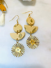 Load image into Gallery viewer, Sand Sparkle Starburst Earrings