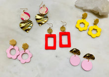Load image into Gallery viewer, Yellow Flower Earrings