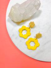 Load image into Gallery viewer, Yellow Flower Earrings