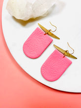 Load image into Gallery viewer, Pink Textured Oversized Earrings