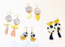 Load image into Gallery viewer, Black Fleck & Brass Earrings
