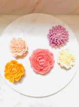 Load image into Gallery viewer, 5 Pack Flower Beeswax Candles
