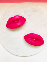 Load image into Gallery viewer, Fuschia Lips Beeswax Candles - 2 Pack

