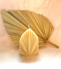Load image into Gallery viewer, Palms Spear Fan Beeswax Candle
