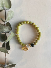 Load image into Gallery viewer, Jade &amp; Lotus Essential Oil Diffuser Bracelet
