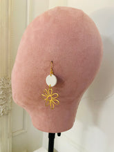 Load image into Gallery viewer, White &amp; Daisy Pendant Earrings
