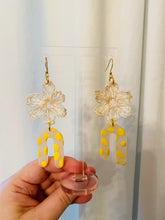 Load image into Gallery viewer, Rattan Flower &amp; Yellow Arch Earrings
