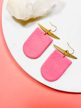 Load image into Gallery viewer, Pink Textured Oversized Earrings
